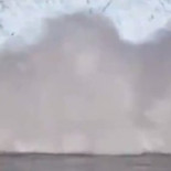 Ruptura de un glaciar en Groenlandia: un barco se salva al límite de la ola gigante